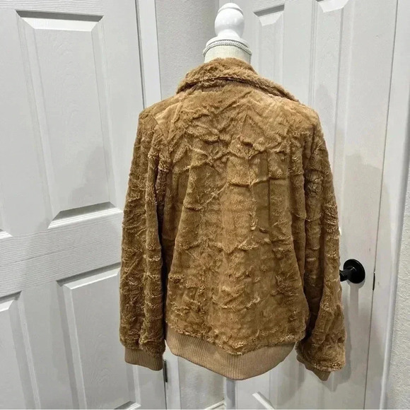 New Directions zip front faux fur tan jacket with elastic waist and cuffs - Picture 4 of 10